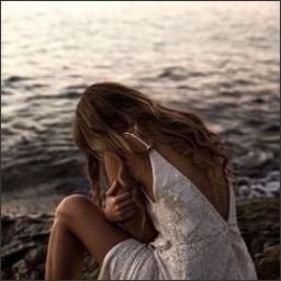 eqielour34099's profile picture. 