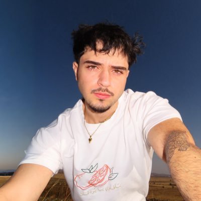 floralrayyy's profile picture. 