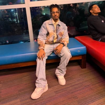 ZayNaimm's profile picture. im just here 🧍🏾‍♂️