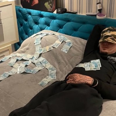 g63schiaparelli's profile picture. RIP COOKIE 🍪 🕊️