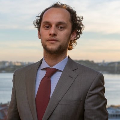 CarlosHortmann's profile picture. Professor, filósofo/historiador. Jornalista. Músico em sabática! 
Um disléxico amante de poesia!
Colabora com @brasil247