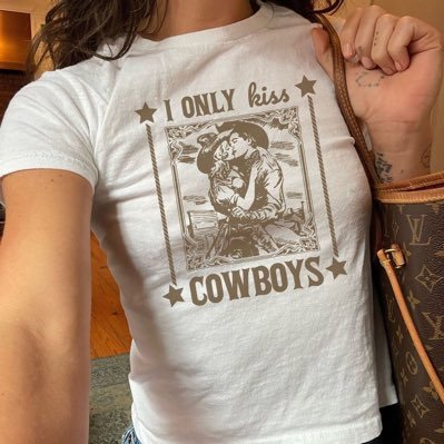 glossierloser's profile picture. 