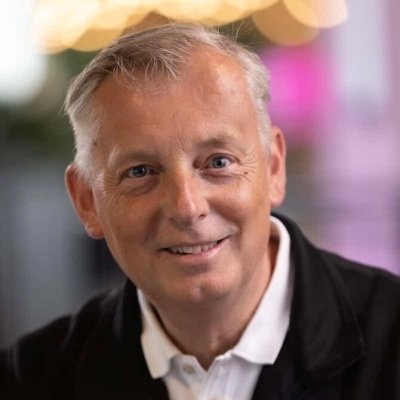 UlfEwaldsson's profile picture. Active hiker, tennis player, and oil painter. An AI first mobile communications enthusiast!