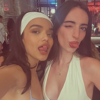 cloves_gf's profile picture. || rachel zegler defender during the day, batman during night ||