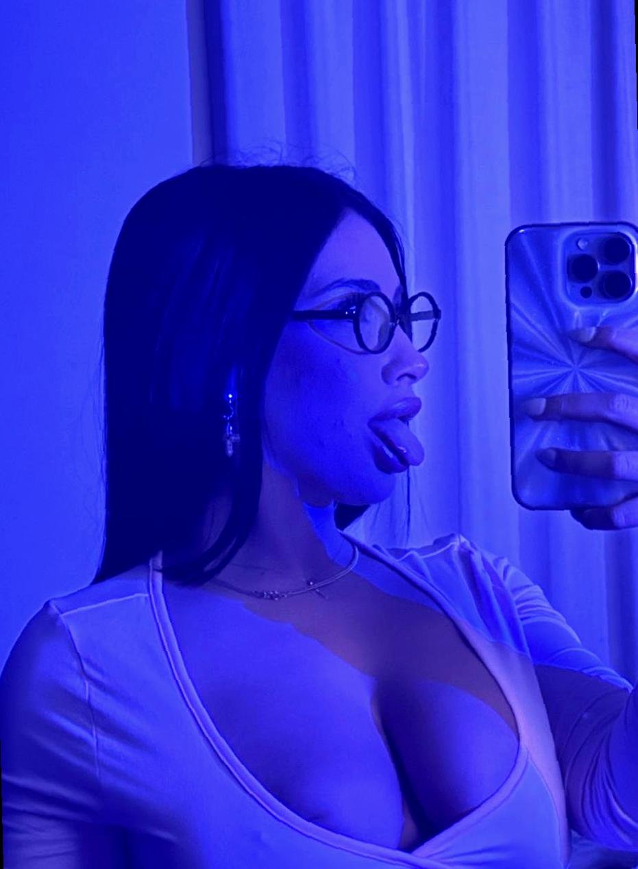 PierreHock's profile picture. i break rules, then make them sparkle