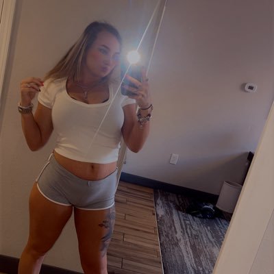 Morgannxo10's profile picture. the hot mom next door. 🤫