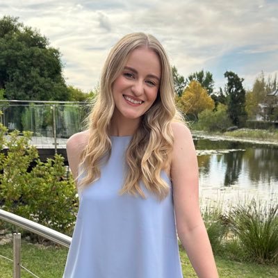 Sarah_Everett12's profile picture. 👩‍💼 Registered Counsellor | 👩‍🏫 High School Counsellor | 👩🏼‍🎓BPsych | 🎓🎓 MA Psychology (Thesis) @StellenboschUni