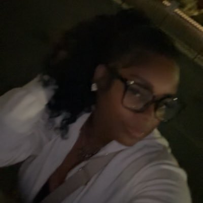 __essenceeee's profile picture. 