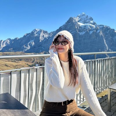 AmeliaMoncler's profile picture. 💫 I pave my own path to the top ✨ Proud of every achievement 💖