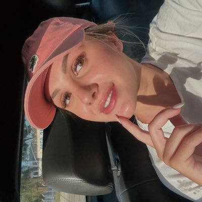 heloisaferon's profile picture. 