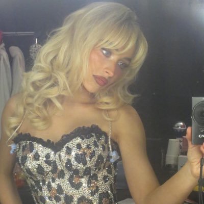 365parteegworl's profile picture. 20 ⌗ . . . close enough to feel you truther・:*三