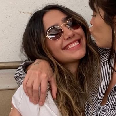 flopjao's profile picture. a noite acolhe os solitários corações.