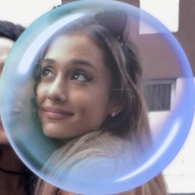 ghostbehvior's profile picture. — from the upper uplands 🫧                                        

yeyo y yo en la playita ☼︎