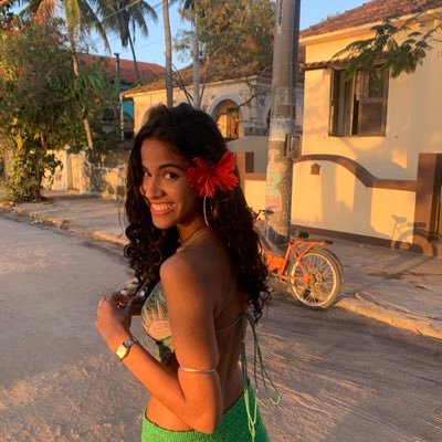 izamds_'s profile picture. Na espiral do tempo, onde uma vida é longa demais para a paz, mas muito curta para a guerra.