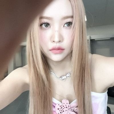 elorarries's profile picture. 15  |  that one oomf whos too girlgroups