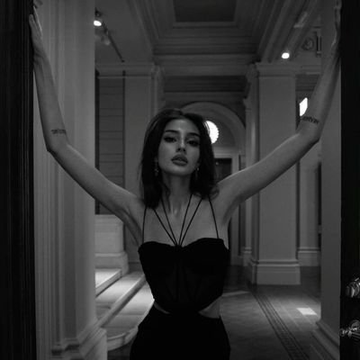 r__tedrosemary's profile picture. So tender around flowers.