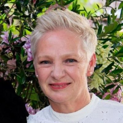 Vlinda269's profile picture. Free as a butterfly. 
You do not just wake up and become the butterfy. Growth is a process.

 https://t.co/g5W1JYrkBw