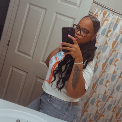 Luckylibraa925's profile picture. Eagles 💚