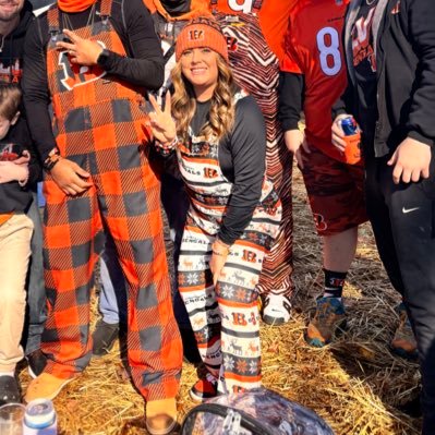 LitGawddess's profile picture. Ohiowa | Queen of Bengals Bracelets| Happily Wifed Up| Reds ⚾️ | BENGALS - Section 156 🐯 | Before The Roar - Lot E 🌿🐅  | TikTok: litgawddess