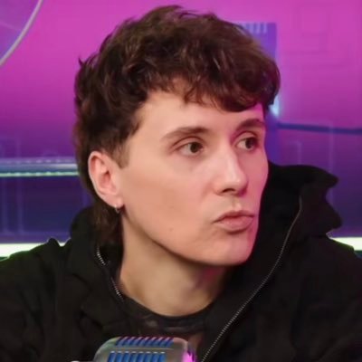 howellstyle's profile picture. i’m like if dan howell was a mildly bisexual girl in her 20s