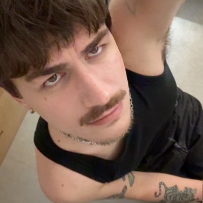 angelvangore's profile picture. and it makes me feel, makes me feel, like everything that i could ever need and it makes me feel, and it makes me feel, like i don't ever wanna say goodbye