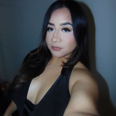 wendyyros's profile picture. my world