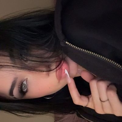 ELL3IE_'s profile picture. angel in disguise • 🦡