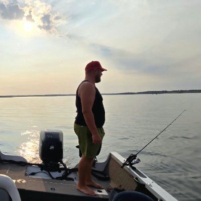 KorKapOtOmiS's profile picture. I'm here to watch the world burn.
I like beer, I like boobs and I love fishing.