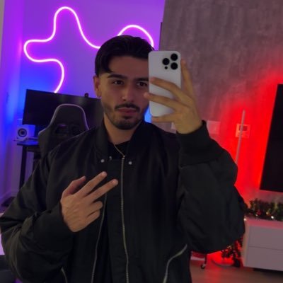 ay_oscar's profile picture. 6|14|20 💕|♒️