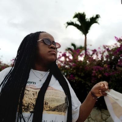 worldisventiner's profile picture. a veces mierdilla, a veces ternurita pero siempre lesbiana.