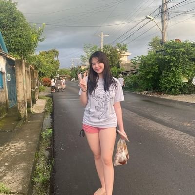 evani_triasti's profile picture. lebih baik terlihat jahat, daripda pura² baik