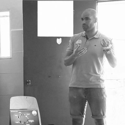 ismacanoche_5's profile picture. Entrenador N3 UEFA PRO. Analista táctico 360°. CEO Academia MAD_B Servicios para equipos y jugadores. Observar, intentar entender 📥 masalladelbalon@hotmail.com