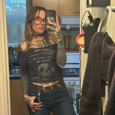 goddamnittarah_'s profile picture. ✧ lil bit weird, but sweet | wanderer. ⠀⠀ ⠀⠀ ⠀⠀