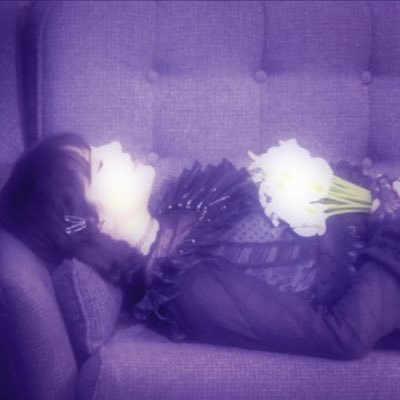 lyd1adeetzz's profile picture. ✧ 🧷 !!15!!🕷️ actually literally lydia deetz 🌘 🕸️chronic daughterthing🪲🎸 lesbian #ilovemygf 🌙🪐 kako tsukumo’s biggest fan 🌹🐈‍⬛