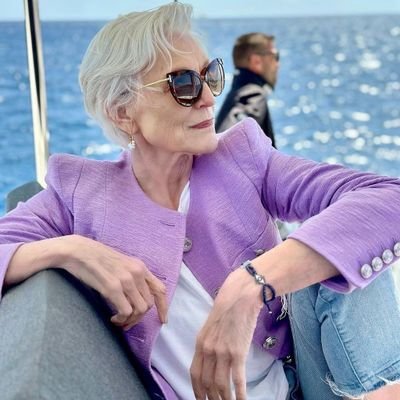 becdatazzup's profile picture. Part Of a special Group marking a positive impact by helping others grow top 💡💡