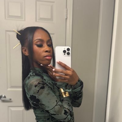 theprettyone70's profile picture. 