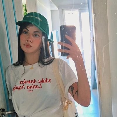 mabelssnt's profile picture. Uma pobre coitada. Estudo pra concurso público e falo sobre futilidades, miudezas - às vezes água, às vezes groselha. Não prometo nada e não entrego nada.