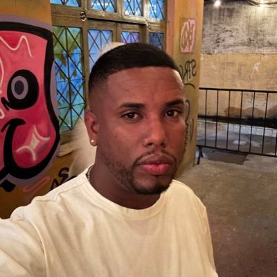 Matth_ledd's profile picture. Vai enganando o desejo de boca em boca Mas sabe, só eu faço bem 🫠