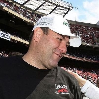 kurmancinho's profile picture. ölüm harici her yenilgi psikolojiktir