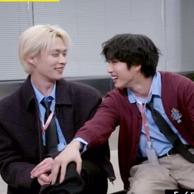 Iesbianmings's profile picture. 25, she/her 🌻 lesbica minsung enjoyer e protettrice di yoongi che guarda serie tv e anime gay (btskz stan)