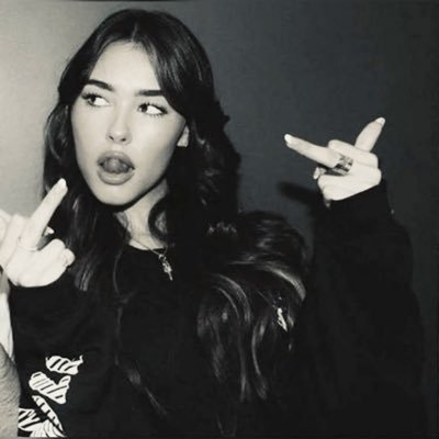 effrtlesslybeer's profile picture. nothing matters but you • locket 1.16