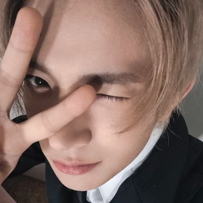 taeminzito's profile picture. educadamente indo na sua casa roubar os seus orgaos às 3:57