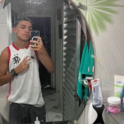 leozxcrf's profile picture. 