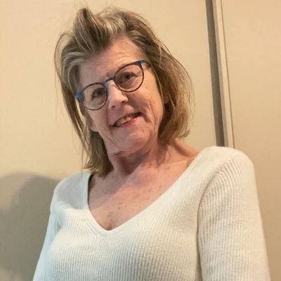 DeannaM's profile picture. 