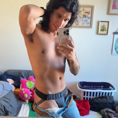 reyespool420's profile picture. 