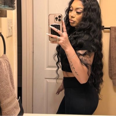 lauhernxzdd69's profile picture. 