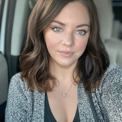 Bee__witched's profile picture. Momisan | Max Verstappen Stan account | Your Radicalized Twitter girlfriend | 🍂Autumn Enthusiast 🍂| Oversharing since 2008