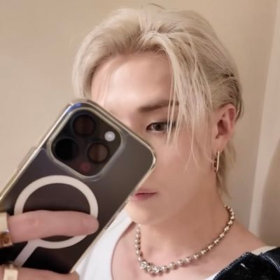 hallofCB97's profile picture. — #chrisvoice: “Gracias por apoyarme todos estos años” ♡