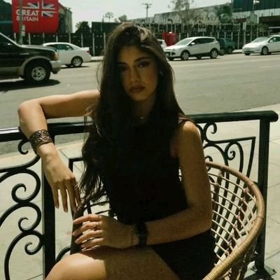 urrearsgirl's profile picture. ㅤ       ㅤ“oh you hold me in your palm,
you can crush me if you want”