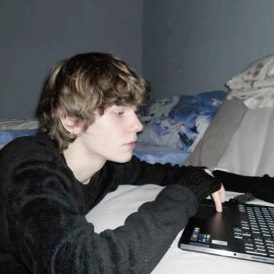 LazyRiver__'s profile picture. cucumber enthusiast 🥒 + #1 panda fan 🐼 | Anorexia Nervosa | 16 - he/they || https://t.co/O8in7Pf6wV